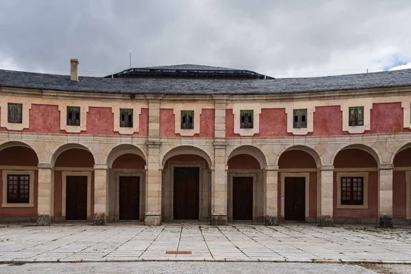Відкритий вид на Королівський палац Riofrio у місті Сеговія — стокове фото