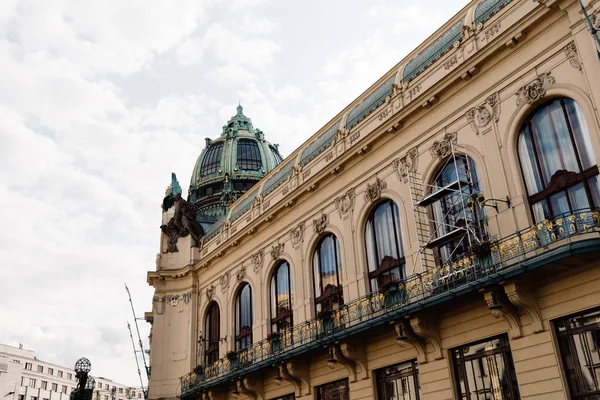 Edificio Casa Municipale a Praga contro sk — Foto Stock