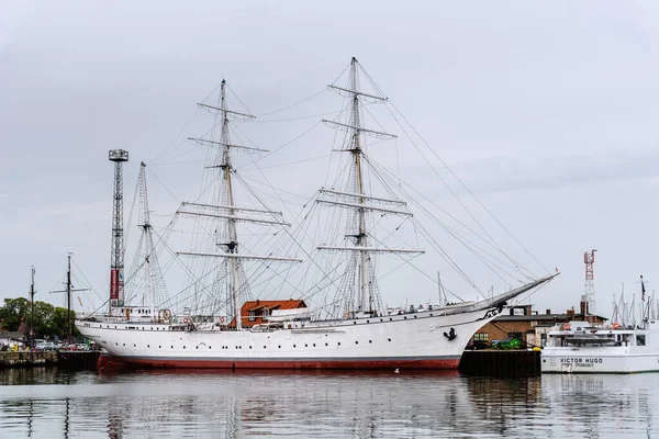 Statek muzeum Gorch Fock w porcie Stralsund — Zdjęcie stockowe
