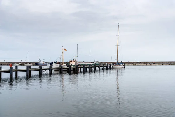 Vista panorámica del puerto de Sassnitz en la isla de Rugen, Alemania —  Fotos de Stock