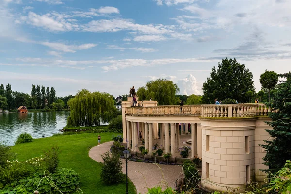 Le château de Schwerin une journée nuageuse d'été, Allemagne — Photo