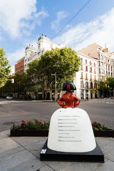 Menina de Velazquez escultura na esquina na Rua Serrano em Madrid — Fotografia de Stock