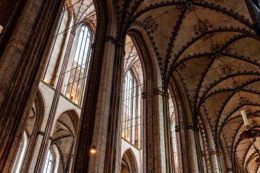 Lubeck 'teki St. Mary Kilisesi' nin iç manzarası