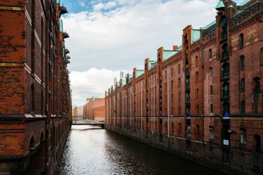 Hamburg 'daki Depo Bölgesi veya Speicherstadt. Wandrahmsfleet kanalı