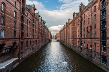 Hamburg 'daki Depo Bölgesi veya Speicherstadt. Wandrahmsfleet kanalı