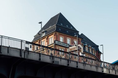 Rodingsmarkt Almanya 'nın Hamburg kentindeki U-bahn istasyonunu yükseltti.