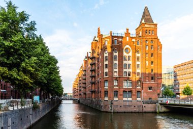 Hamburg 'daki Depo Bölgesi veya Speicherstadt. Wandrahmsfleet kanalı