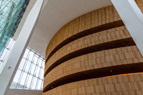 Ópera em Oslo. Vista interior de entrada e hall de entrada. Edifício moderno projetado por arquitetos Snohetta . — Fotografia de Stock