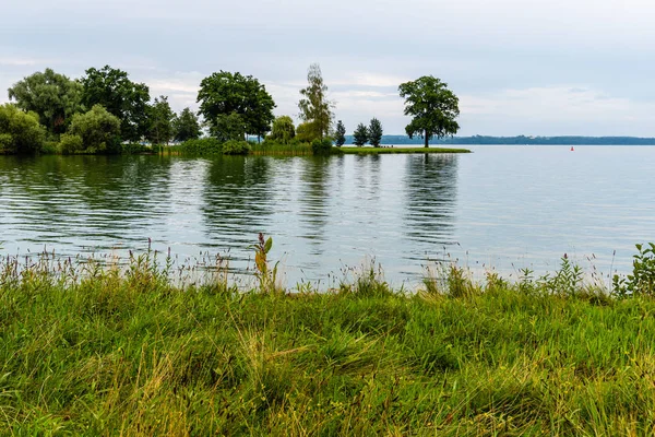 Vista panorâmica do lago Schweriner Innensee em Schwerin, Alemanha — Fotografia de Stock