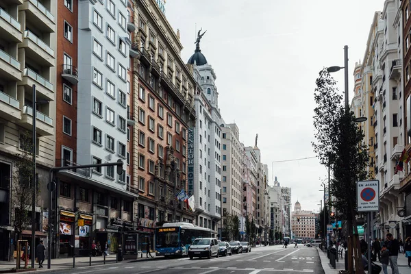 スペイン・マドリード中心部のグラン・ビア通り — ストック写真