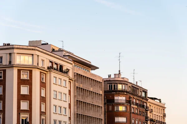 Lujosos apartamentos en el barrio de Jerónimos de Madrid . — Foto de Stock