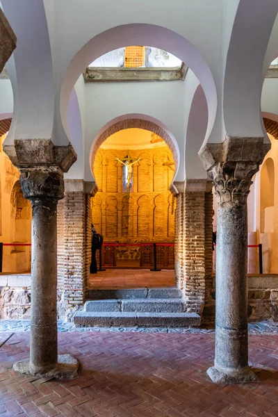 Vista interior da Mesquita de Cristo de la Luz em Toledo, Espanha — Fotografia de Stock