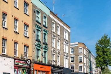 Portobello Road, Notting Hill, Londra 'daki renkli tipik dükkanlar