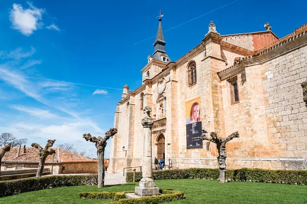 Igreja de San Pedro em Lerma, Espanha. Vista exterior um dia ensolarado — Fotografia de Stock