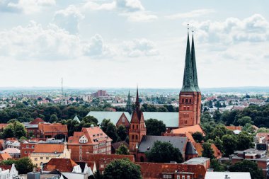 Lubeck 'in tarihi merkezinin Katedral' deki havadan görünüşü