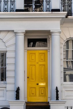 Notting Hill, Londra 'daki İngiliz Viktorya Evi' ne şık ve lüks bir giriş.