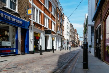 Londra 'daki Covent Garden Bölgesi' ndeki alışveriş caddesi manzarası