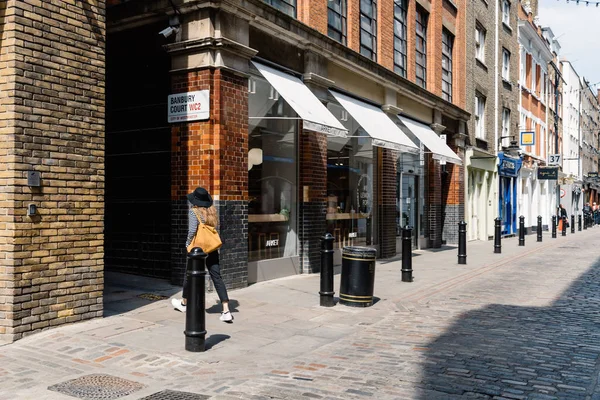 View of shopping street in Covent Garden Area in London — 스톡 사진