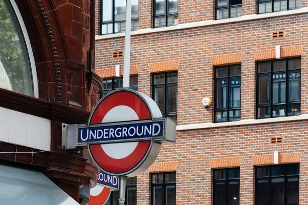 Entrée de la station de métro Covent Garden à Londres — Photo