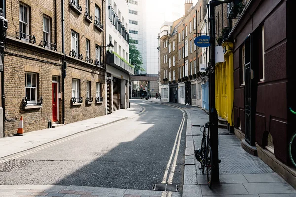 Empty street in Covent Garden area in London. Sunflare on background — 스톡 사진
