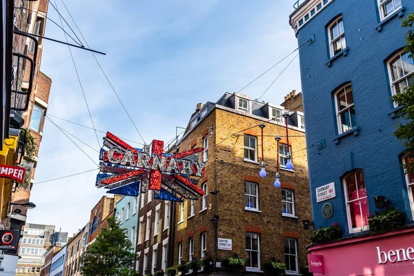 Vue du panneau mené par Carnaby Street à Soho à Londres — Photo