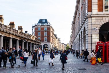 Londra 'daki Covent Garden' da sokak sahnesi
