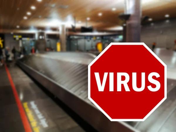 Koncepcja pandemii koronawirusowej Wuhan ze znakiem Stop ze słowem wirus nałożonym na pusty terminal lotniska — Zdjęcie stockowe
