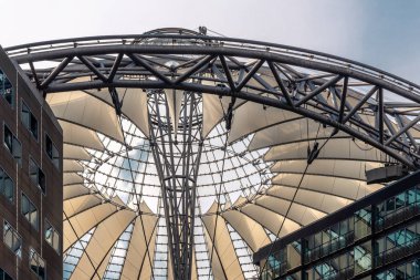Berlin 'in Postdamer Platz' ındaki Sony Center