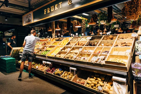 Продуктовый магазин в Маталлен Осло, продовольственный рынок в Грунерлокке — стоковое фото