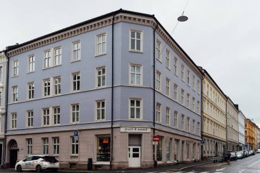 Grunerlokka 'daki konut binası, Oslo' nun merkezindeki trend hippi mahallesi.