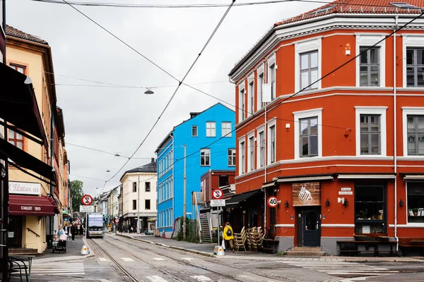 Escena callejera en Grunerlokka, un barrio hipster de moda en el centro de Oslo —  Fotos de Stock