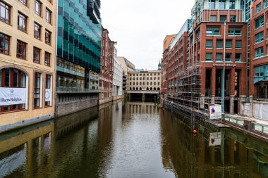 Hamburg 'daki Bleichenfleet Kanalı' nın manzarası