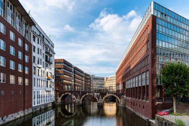 Hamburg 'daki Bleichenfleet Kanalı' nın manzarası