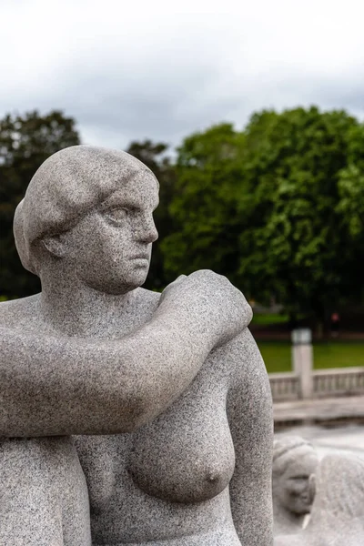 Escultura de Gustav Vigeland no Parque Frogner, um famoso parque público em Oslo — Fotografia de Stock