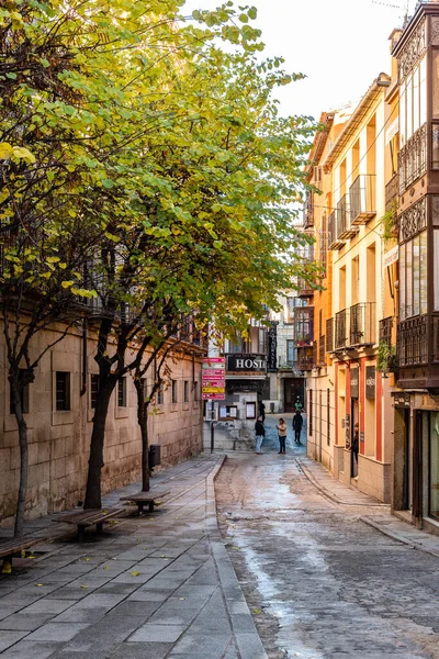 Calle en el centro histórico de Toledo, España — Foto de Stock