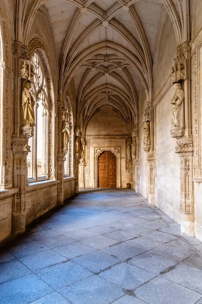 Монастырь Сан-Хуан-де-лос-Рейес в Толедо, Испания — стоковое фото