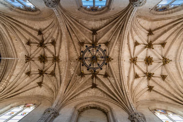 Vista interior da igreja do Mosteiro de San Juan de los Reyes. Toledo, Espanha — Fotografia de Stock