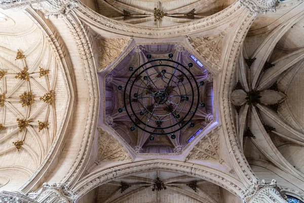 Vista interior da igreja do Mosteiro de San Juan de los Reyes, Toledo, Espanha — Fotografia de Stock