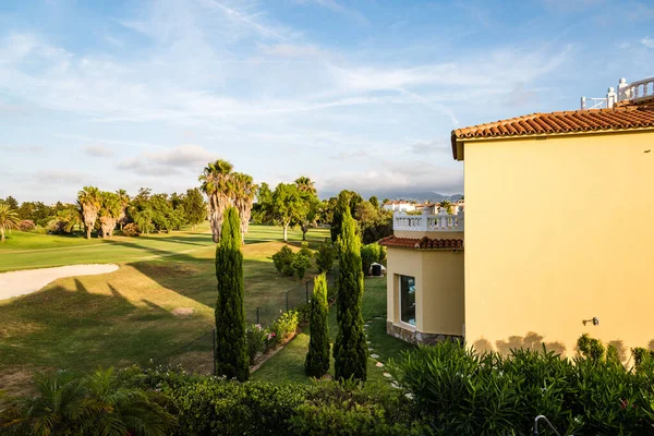 Vista do campo de golfe com putting green em Valência, Espanha — Fotografia de Stock