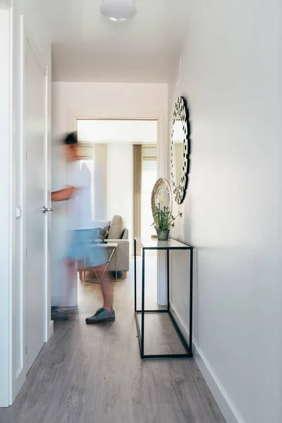 Sala wejściowa domu jednorodzinnego w minimalistycznym stylu — Zdjęcie stockowe