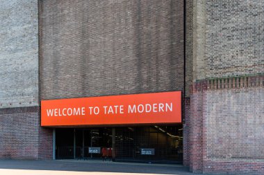 Londra 'daki Tate Moden Galerisinin ana girişi.