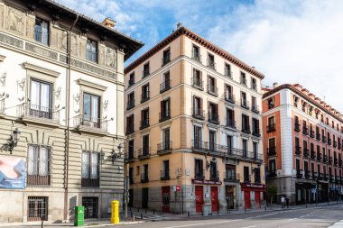 Madrid 'in tarihi merkezinde boş cadde manzarası