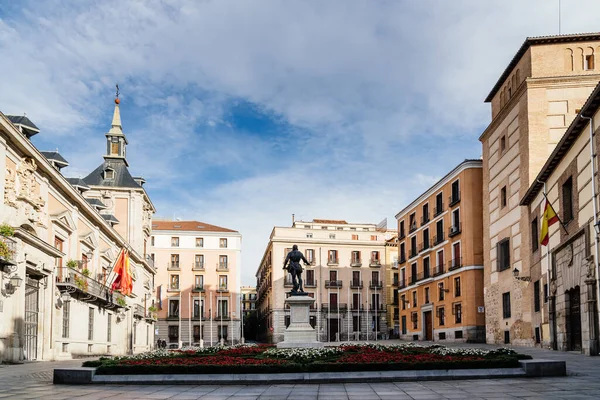 Vista da Praça Plaza de la Villa vazia sem pessoas em Madrid — Fotografia de Stock