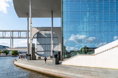 Berlin 'deki Elisabeth Luders Modern Mimari Binası