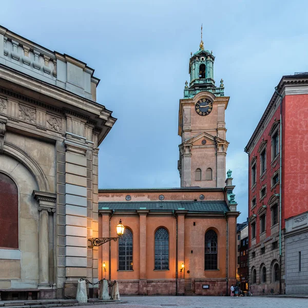Stockholm Kraliyet Sarayı 'nın günbatımında manzara