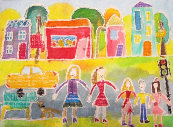 Barnets teckning av den lyckliga familjen på en promenad och bilar. — Stockfoto