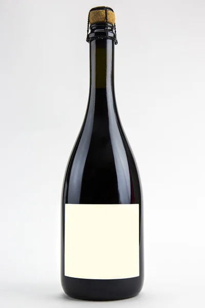 Rode wijn fles geïsoleerd op witte achtergrond Rechtenvrije Stockfoto's