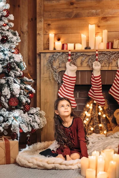 Cute little girl near Christmas tree — Stock Photo, Image