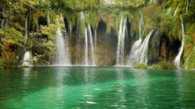 Plitvice Gölleri ve şelaleler Hırvatistan