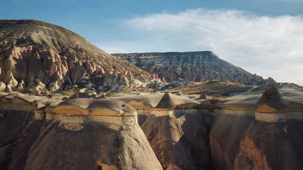 Mantar Peri bacaları kaya oluşumu Pasabag Vadisi'nde şeklinde. — Stok fotoğraf